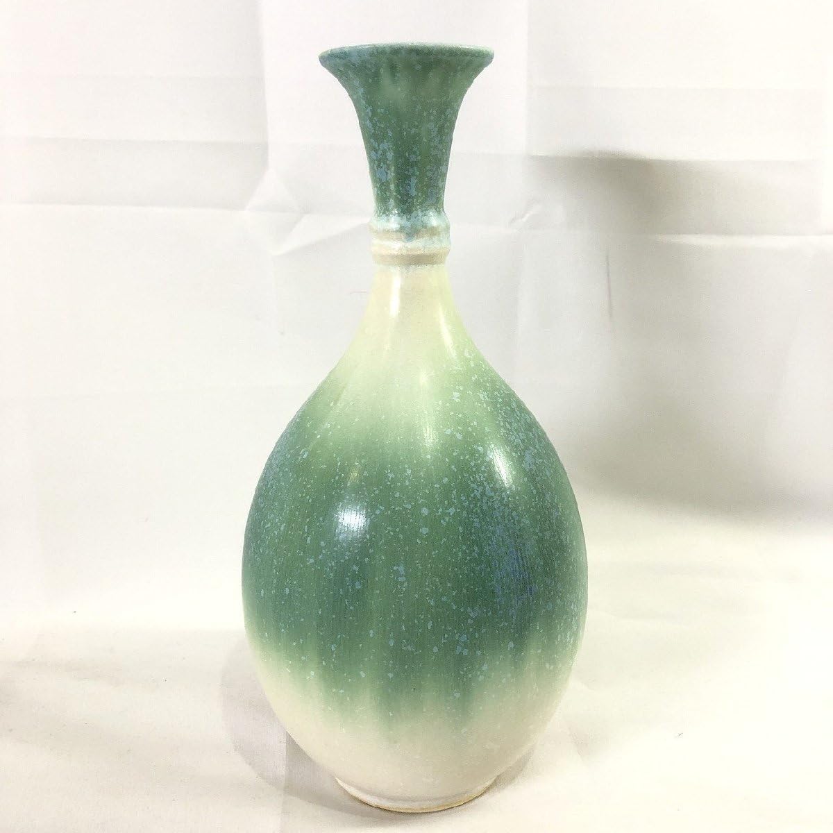 Amazon.co.jp: たち吉 織部鶴首 花瓶 花入れ 磁器 白 緑 青 Z1